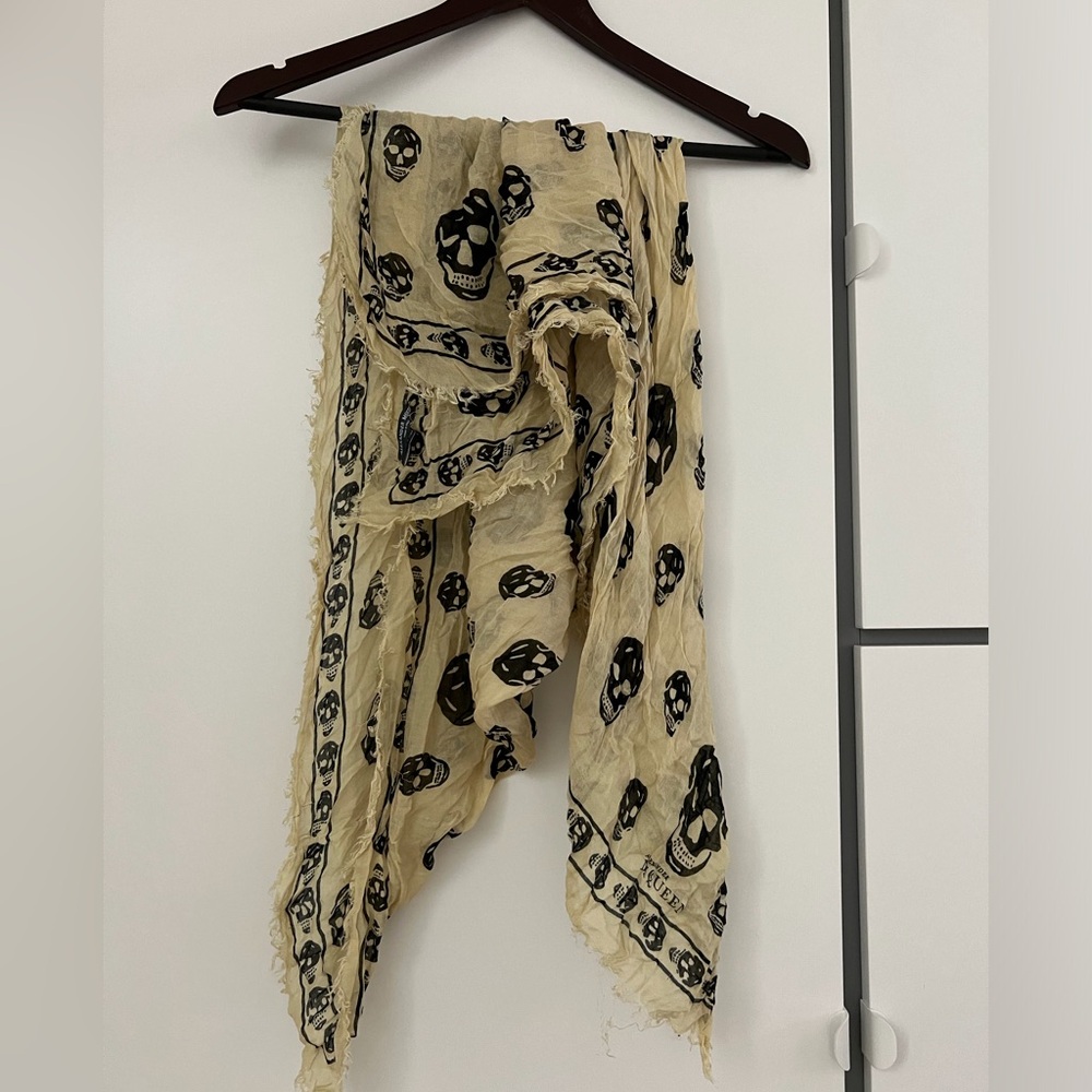 Alexander McQueen skull scarf, cream and black